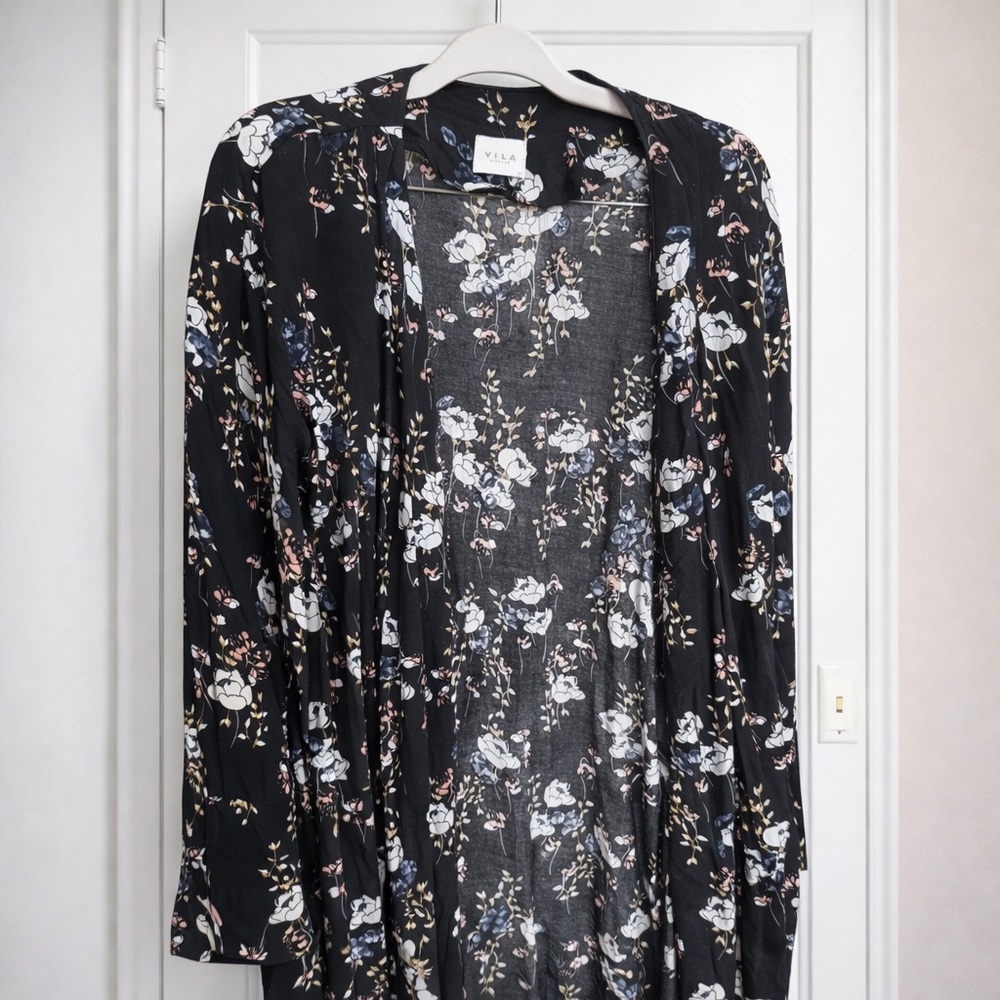 VILA Black and White Floral Kimono